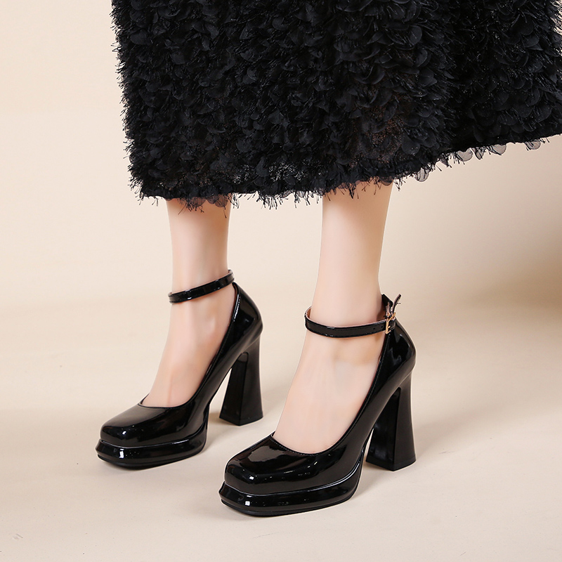 Fashionable high-heeled shoes. - đánh giá và giá Leather Classic Strap